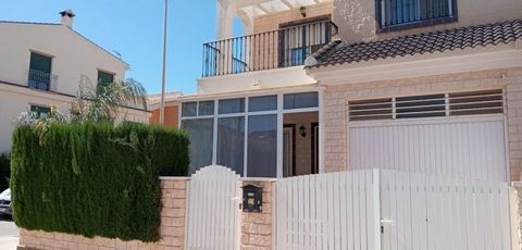Villa en venta en Pilar de la Horadada
