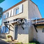 Villa avec piscine et garage dans un cadre privilégié. Il n'y a pas de travaux à prévoir.