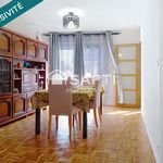 Très belle maison de 6 pièces avec un double séjour, 4 chambres, une salle de bains, 2 toilettes, un garage et une jardin.