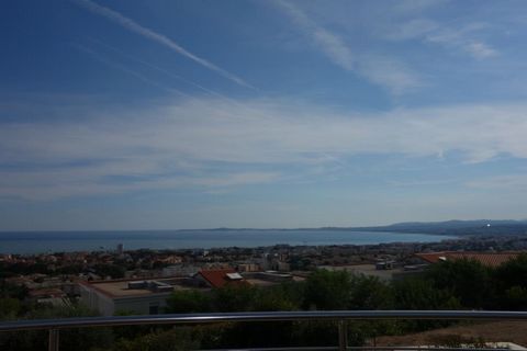 House level 2, View Panoramic sea, position south, General condition Excellent, Kitchen American, Living room surface 101 m², Total surface area 192 m² Bedrooms 4, Bath 2, Shower 1, Toilet 2, Terrace 2, Garage 1 Environment house Separate Taxes Speci...