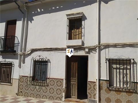 This house is located in Moriles, famous for its wines and oils, in addition to being very well located, near two large towns such as Lucena and Puente Genil. This is a great opportunity to rebuild or make a typical Andalucian house with your persona...