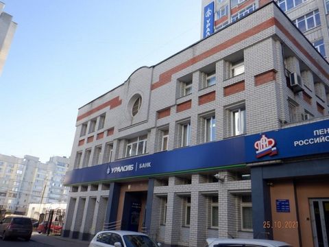 Продается готовый арендный бизнес — помещение в самом центре города Брянск с надежным долгосрочным арендатором (отделение банка). Помещение расположено на 3х этажах, общая площадь — 1 772,6 кв. м. Помещение имеет несколько входных групп, есть своя па...
