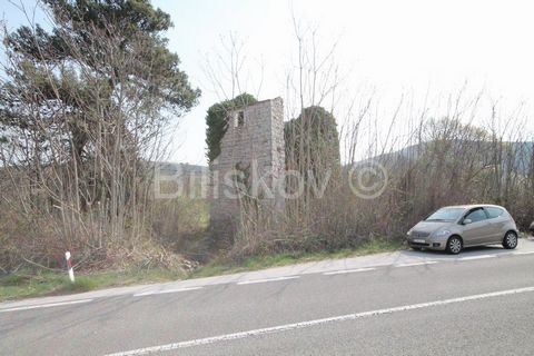 Seget, Prapatnica. Agricultural land Land area cca.2,5ha (24.602 m2) On the plot there is a stone tower and several ruined buildings Access directly from the main road Ideal for a family farm as well as for tourism   A complete reconstruction of the ...
