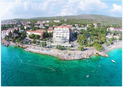 Crikvenica, Selce, hotel in a very nice location, only 10 m from the crystal turquoise sea. Built in 2003, it was renovated and refurbished in 2014. Next to the hotel, building land of 1080 m2 on which the hotel annex can be built. It has 60 smart ro...