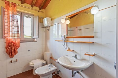 A home to remind you of the sunny and leisurely days. Located in the wonderful Umbrian town of Città di Castello, this holiday home can accommodate 4 people in 2 bedrooms. A splendid and welcoming farmhouse with swimming pool, which will give you int...