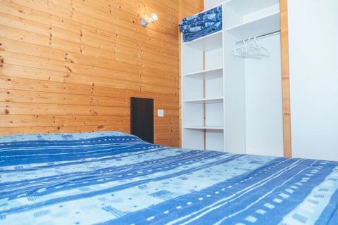 This comfortable wooden chalet (35 m2) has 2 bedrooms: one with a double bed and the other with a L-formed bunk bed. The bright living room has a sofa bed (for 2 persons) and a TV (paid for international channels). There is enough storage space. The ...