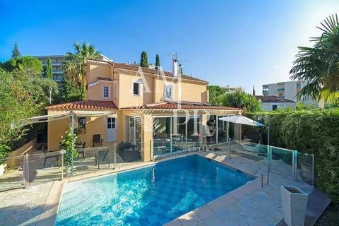 Cannes centre walking distance to rue d'Antibes & Croisette quiet & residential area Town house of 300 sqm not overlooked on a land planted with trees of 620 with swimming pool large living room of 45 sqm opening to the swimming pool, 4 bedrooms, 4 b...