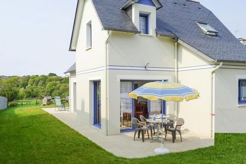 Only 500 m from fantastic coastal landscapes and the beautiful sandy beach of Morgat, this modern holiday home, built in 2020, offers you a pleasant and comfortable setting for your Brittany holiday. The 450 square meter garden property is located in...