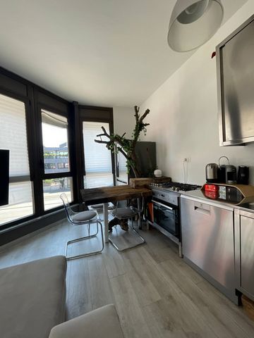 Viale Monza - Milan. Bright renovated two-room apartment for sale, fully furnished with custom-made furniture and 50 m from the metro. The property is located on the first and last floor of an independent body of recent renovation which is accessed t...