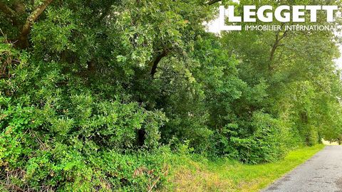 A23106SHH16 - 1 of 3 plots of building land, quite situation, 10 minutes from N10 and Barbezieux which has all commerce. 35 minutes to Angouleme and TGV link Information about risks to which this property is exposed is available on the Géorisques web...