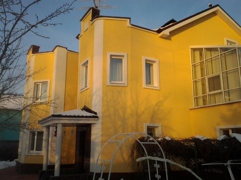 Lot №20468 great house renting from the owner for rent. House with furniture and appliances. The house has four levels, we invite you to visit them all in order. On 1st floor: hall, living room with fireplace with marble facing, access to the garden ...