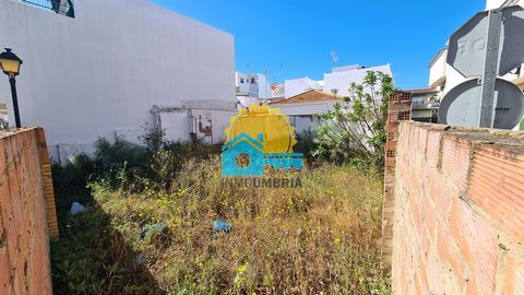 InmoUmbría puts for sale corner solar with the possibility of building several homes. One minute walk from the wide street and less than ten minutes from the beach. We will be happy to assist you in Calle Ancha nº72 in Punta Umbría and in Calle Rafae...