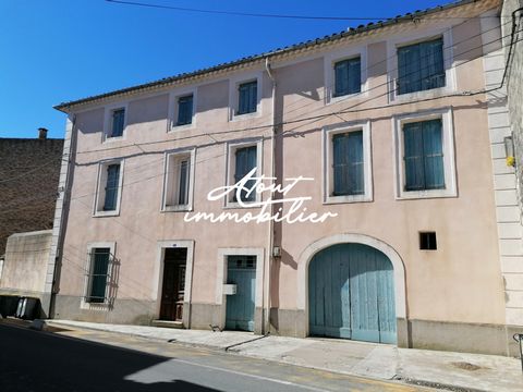 New in your agency ATOUT IMMOBILIER Very good potential for this large village house to renovate with breathtaking volumes located in the heart of the charming medieval village of St Pons de Mauchiens. It consists on the ground floor of two rooms tha...