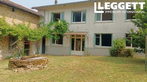 A23317CAC87 - In the heart of a hamlet, very close to Videix beach, this real estate set to be renovated, is made up of a building of 3 apartments, an old house, a barn and a garden. Everything may be suitable for a large family, but could also becom...