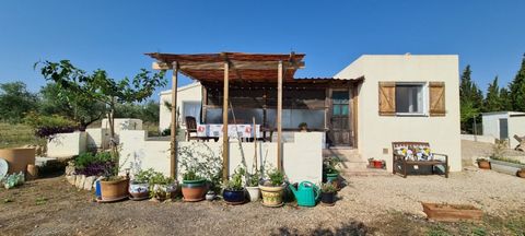 Rustic Finca with country house of 109 M2 connected water and light by solar panels Country house of 109 M2 registered in deeds and cadastre and with habitability certificate distributed in livingdining room with fireplace large independent kitchen 3...