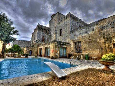A Majestic Historic 16th Century Palazzo surrounded by high walls and 4 000 sq.m. of gardens built in 1589 during the period Malta belonged to the Knights of the Order of St. John of Jerusalem who came to Malta in 1530 and stayed for over 200 years. ...