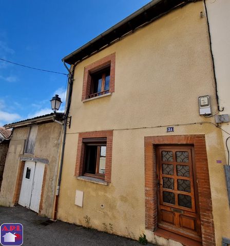 TOWN HOUSE WITH GARDEN AND GARAGE Exclusively in the town of Saverdun a few minutes walk from the town centre, come and visit without delay this town house of 75m² living space on a plot of 388m². It consists on the ground floor of a living room / ki...