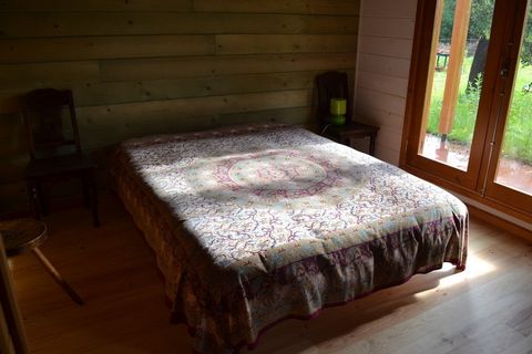 The green room has a wonderful view of the forest that surrounds the house and the land. It has a double bed, a wardrobe and a desk. The place is very peaceful and quiet. Around the land there are paths to walk that give access to a native forest. Th...