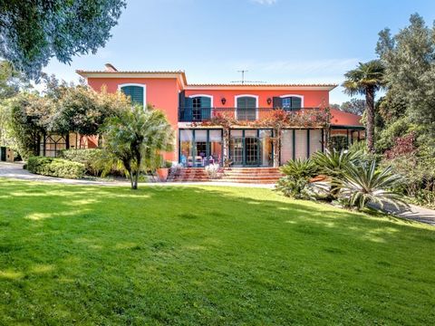 5-bedroom villa with a gross construction area of 540 sqm, with garden and swimming pool, set on a plot of 7,312 sqm in Birre, Cascais. On the ground floor, there is a social area consisting of a living room and dining room, an office, kitchen, laund...