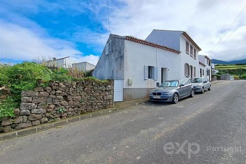 House T1 +1 with a plot of 254m2 and 126m2 of construction. Consisting of an entrance hall, bedroom, kitchen and bathroom all on the ground floor, on the first floor there is an attic. Outside there is a large annex with 2 floors and a great backyard...
