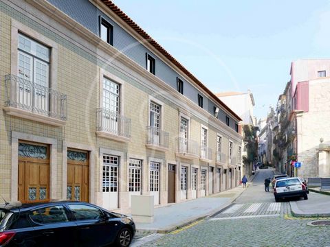 Excelente apartamento de 1+1 dormitorios, nuevo, en el centro de la ciudad de Oporto. Insertado en el Edificio Palacio de la Marquesa, este apartamento con una superficie privada de 74,91 m2 consta de 1 salón con cocina americana totalmente equipada,...