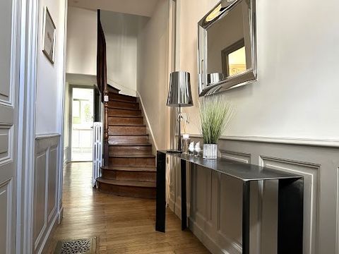 CENTER TOURS PREBENDE NORTH NEIGHBORHOOD CHARMING RESIDENCE This residence is located 8 minutes from Les Halles on foot, very close to schools and essential shops. Neighborhood renowned for its park located just a stone's throw away, for its serenity...