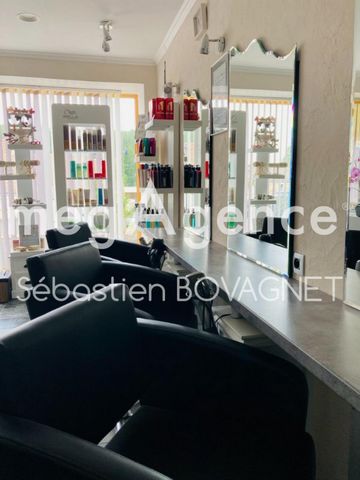 MegAgence vous propose la vente d'un fonds de commerce (??vente des murs possible) d'un salon de coiffure en parfait état, d'une surface de 55 m² environ avec une clientèle fidèle et fort développement dans ce secteur, et le plus, ce salon possède un...