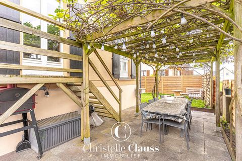 Located in a cul-de-sac, Christelle Clauss Immobilier Erstein offers you this charming house renovated in 2020, on a plot of 2 ares 93. With more than 92 m2, you will find on the ground floor a beautiful living room with the open kitchen, fitted and ...
