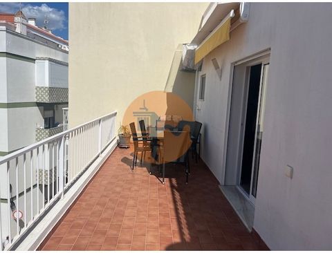 Enjoy the best of Monte Gordo with this one-bedroom apartment, which includes a generous 21 m2 terrace. Located in the heart of the city, this property offers a spacious living room with 19.30 m2, a cozy kitchen, a bedroom with 11.80 m2, and a bathro...
