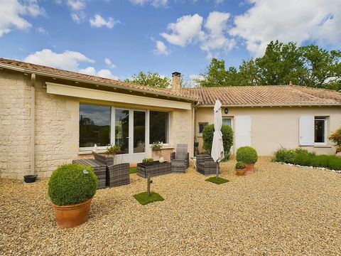 A remarkably conceived single storey house built in 2001 with generously proportioned rooms, 4-5 bedrooms, adjoining double garage with additional covered parking space for 4 cars, barn/workshop, swimming pool, established garden with fruit trees and...