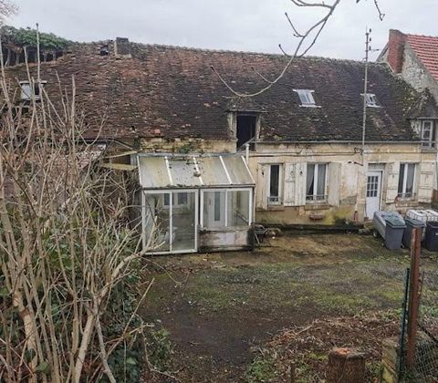 Mouy 60250 - In een rustige straat van Mouy, oude boerderij te renoveren met grote mogelijkheden. De ene bestaat op de begane grond uit 4 kamers, waaronder een badkamer en een grote zolder (over de gehele lengte van het huis) die kan worden verbouwd....