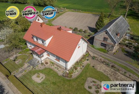*PROPERTY WITH GREAT POTENTIAL - IT IS POSSIBLE TO ADAPT THE FIRST FLOOR AND SEPARATE ADDITIONAL ROOMS* LOCATION: Ostaszewo - a commune town, with easy access to Gdańsk (24 km - approx. 30 min) in the Nowy Dworski / Pomeranian district. A comfortable...