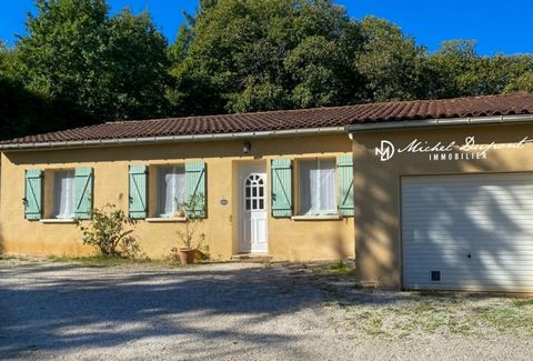 Single storey house of 81 m² on 2474 m² of land with swimming pool Located in the Dordogne valley, Périgord Noir, this contemporary single storey house is sheltered from any nuisance and you can enjoy its exteriors in complete peace of mind. 2474 m² ...