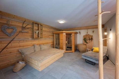 Ce bel appartement moderne pour un maximum de 4 personnes est situé dans une maison de vacances à Feistritz ob Bleiburg en Carinthie, en pleine nature et offre une vue magnifique sur les environs. L'appartement est au 2ème étage et dispose d'un salon...