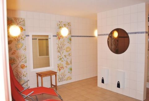 Bright holiday apartment in a prime location, 2 bedrooms, private beach chair on the beach, sauna in the house, large underground parking space.