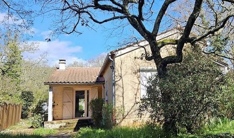 Découvrez cette magnifique villa traditionnelle d'environ 83m² habitable +7M² de buanderie ,nichée sur un terrain clos et arboré,dans un cadre calme et paisible.Cette charmante propriété de plain pied offre un agencement parfait avec un séjour s'ouvr...