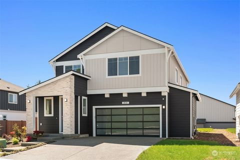 Step into comfort &convenience w/this spacious 4bed,2.5bath home,complete w/a bonus room for all your needs.Entertaining is a breeze in the sleek,modern kitchen boasting quartz countertops & a generous island,ideal for gathering w/friends.Enjoy seaml...