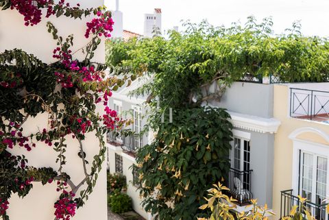 Located in Loulé. Explore comfort and leisure in Vilamoura in this charming 3-bedroom duplex apartment, located on the 1st floor. With a spacious private terrace, 2 bathrooms, and 1 WC, complete with a barbecue and views of the golf course, access to...