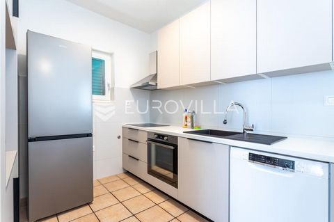 Split, Meje, comfortable apartment available for a long-term period, minimum 1 year. It is located in an excellent location, only 10 minutes' walk from the city center. Located on the second floor of a smaller building. It extends over two floors. On...