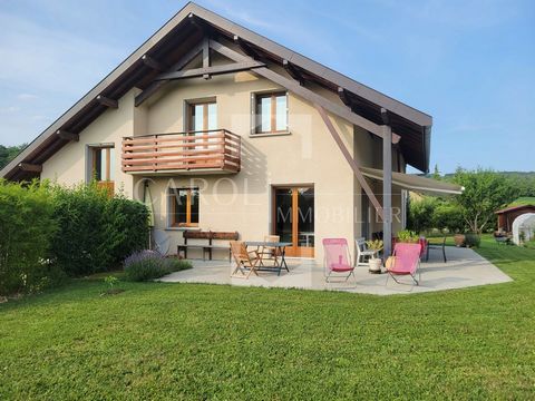 CAROLI IMMOBILIER vous propose cette maison individuelle de 124 m2 située sur un beau terrain plat et bien arboré dans un environnement très calme. Elle se compose au premier niveau, d'une cuisine équipée ouverte sur un spacieux salon-séjour baigné d...