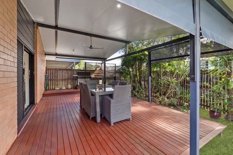 This property has so much to offer. The previous double garage can be secured again with room for two cars, plus two more out the front in the carport. Or convert this space to an artist studio, gym or even a granny flat if you really want to maximis...