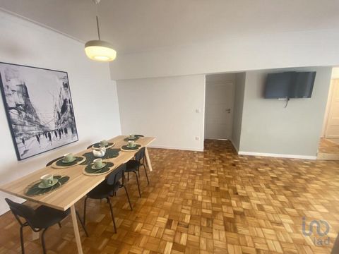 Vende-se apartamento T4+1 completamente renovado, situado no 2º andar de um prédio de três andares, próximo à emblemática Igreja do Bonfim, no Porto. Este imóvel é uma oportunidade única para quem procura conforto e modernidade em uma localização pri...