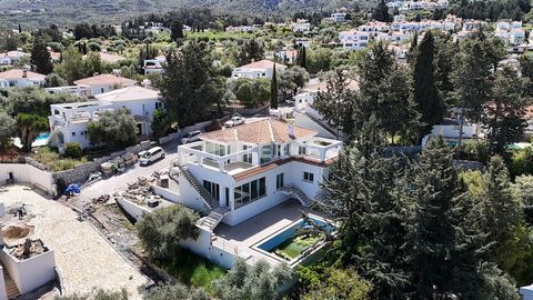 Ville con vista sul mare nel quartiere d'élite di Cipro del Nord Girna Le ville si trovano nel villaggio di Ozankoy, che fa parte del distretto di Girne. Ozanköy offre una vista sul Mar Mediterraneo ed è famosa per la sua struttura storica e le sue b...