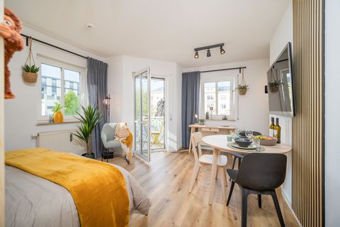 Welcome to our stylish studio apartment in Dresden! Perfect for couples or solo travelers, our modern retreat offers comfort and convenience. Inside, you'll find a cozy queen-sized bed, a fully-equipped kitchen with a stove, refrigerator, dishwasher,...