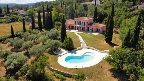 Extender onroerend goed biedt u een weelderige Neo Provençale dominant in absolute rust in een gewilde omgeving op La Motte in de Provence. Deze karaktervolle eigenschap kijkt uit over de wijngaarden, de honderd jaar oude olijfbomen en behoudt in het...