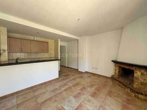 **Référence : PERE007237** Découvrez votre retraite parfaite dans la charmante Barriada de Guarros à Paterna del Río, Almeria ! Cet appartement confortable est idéal pour les escapades de week-end ou comme excellent investissement pour les locations ...