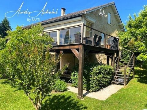 Aurélie and Eric Asdrubal present this beautiful, spacious 1970s villa. Located in the charming town of Sarlat-la-Canéda in the Périgord Noir region, this house offers the ideal setting for enjoying the best of the region. Close to all amenities, thi...