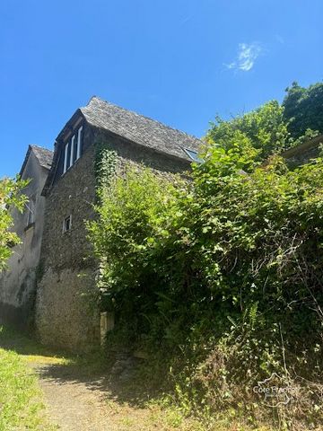 Was für ein schönes kleines Haus, von außen ist es ein schönes authentisches Gebäude, das in einem kleinen Dorf mit anderen schönen alten Häusern liegt, aber innen ist es ein schönes kleines Haus, wie eine kleine Gîte! Es eignet sich sehr gut als Pie...