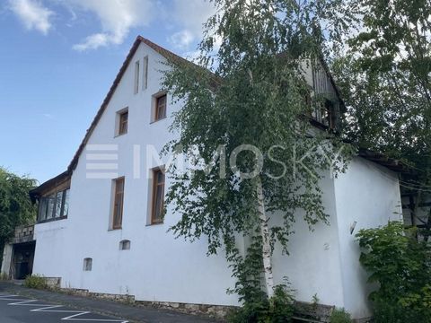 Witamy w wyjątkowym kawałku historii Ten zabytkowy dom w Giessen-Lützellinden inspiruje nie tylko swoim historycznym urokiem, ale także potencjałem imponującej powierzchni mieszkalnej o powierzchni 250 m², która czeka na zaprojektowanie zgodnie z Two...