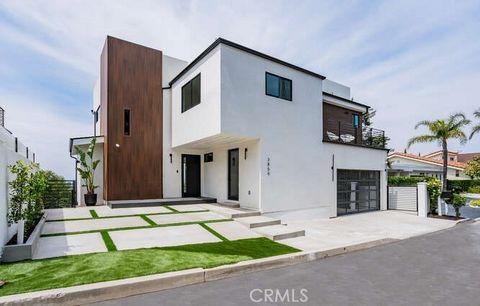 Sweeping, jetliner views of the entire valley await you in this contemporary masterpiece set atop the hills of Sherman Oaks! Completely rebuilt from the studs and expanded, this house will be sure to impress with its sleek lines, living/entertainment...